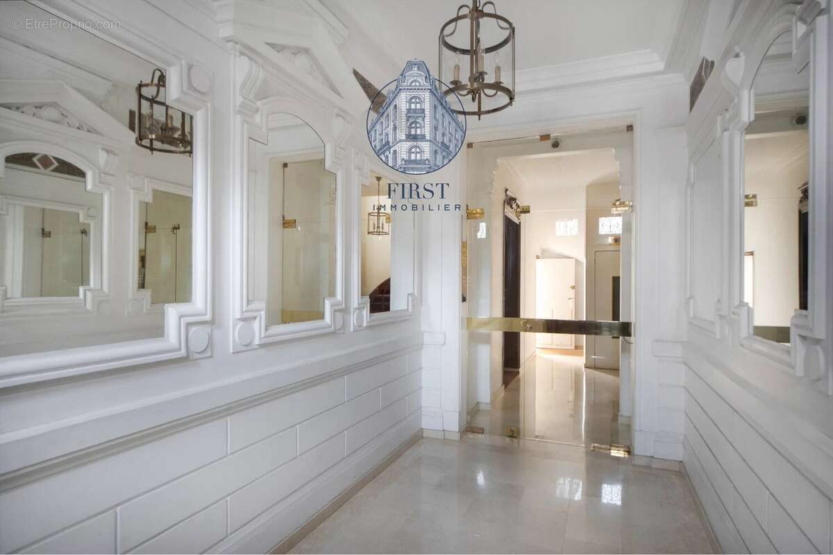 Appartement à PARIS-16E