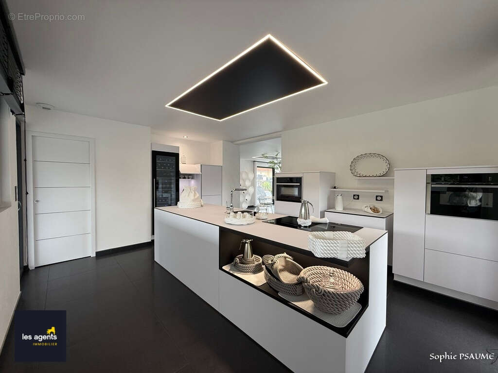 Maison à NEUFCHATEAU