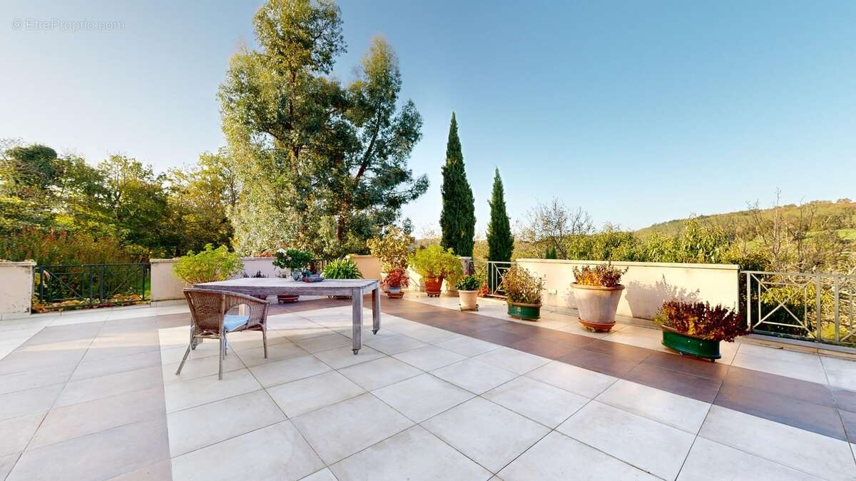 Grande-maison-secteur-calme--11192024_153342.jpg - Maison à SAINT-GERMAIN-DE-BELVES