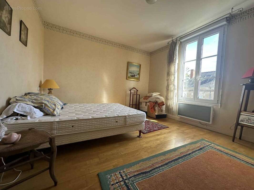 Maison à SAINT-LAMBERT-DU-LATTAY