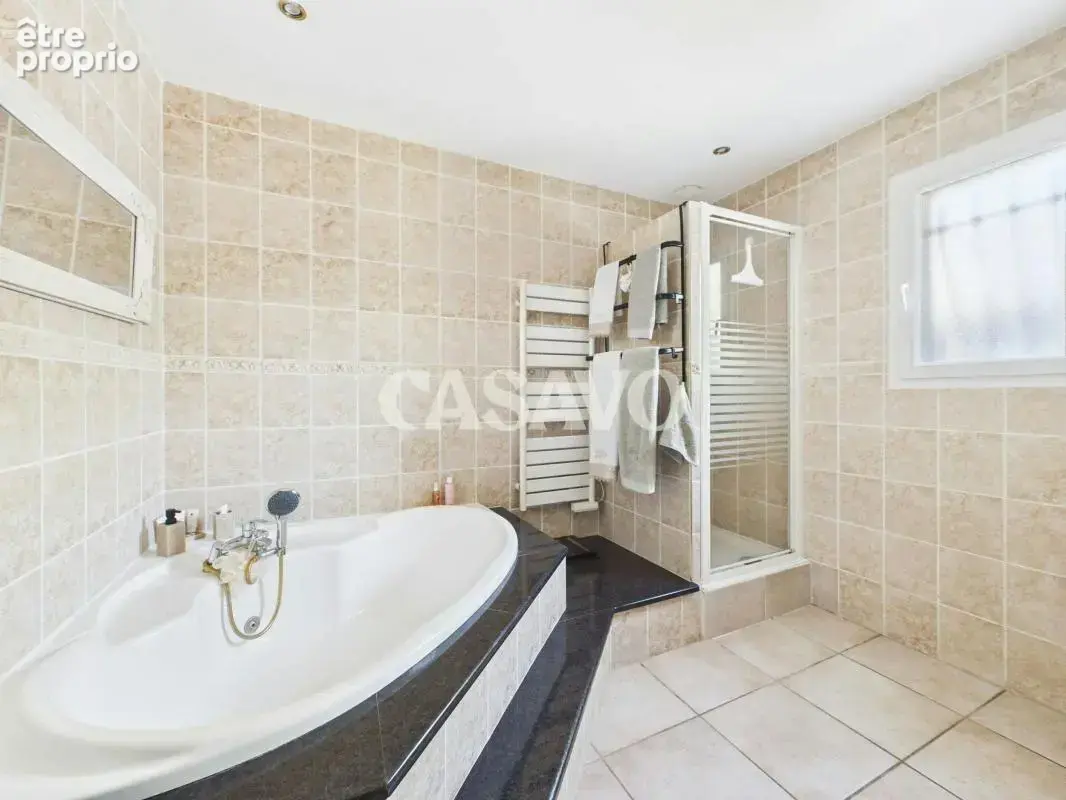 Vente Maison 8 pièces de 189m² - 01330 Sainte-Olive - photo 11