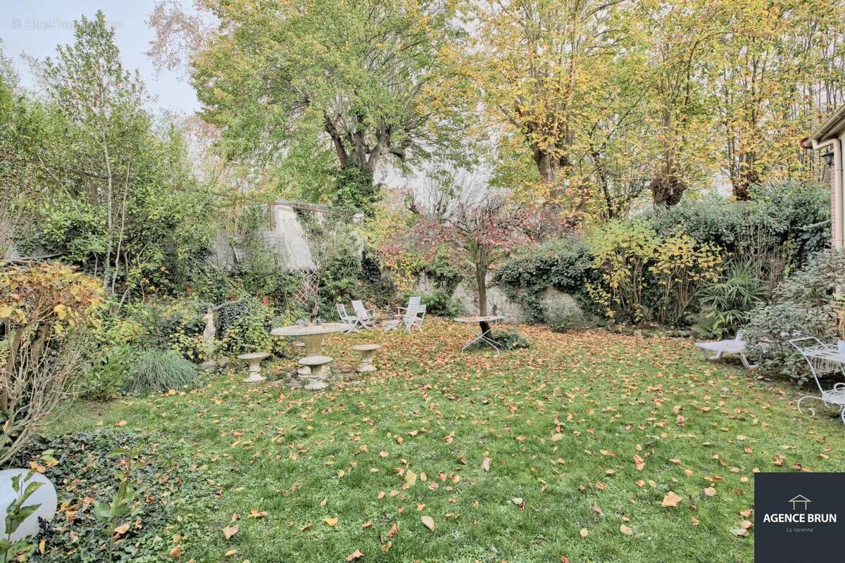 Maison à SAINT-MAUR-DES-FOSSES