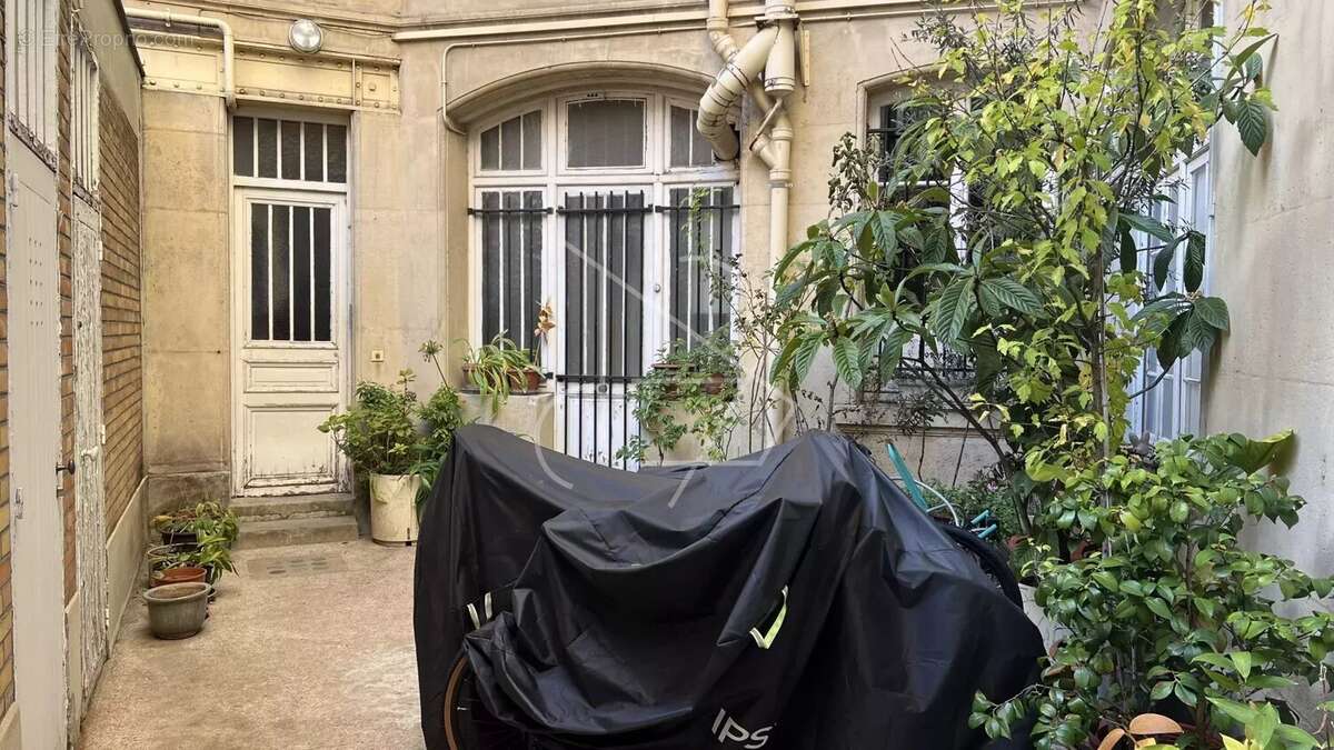 Appartement à PARIS-8E