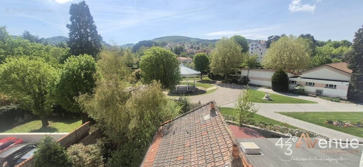 Appartement à LE CHAMBON-FEUGEROLLES