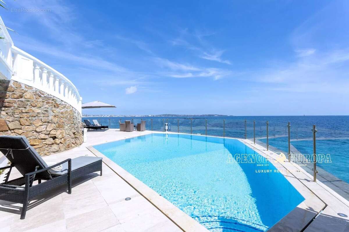 Cannes exceptionnel - villa pieds dans l'eau - photo 7