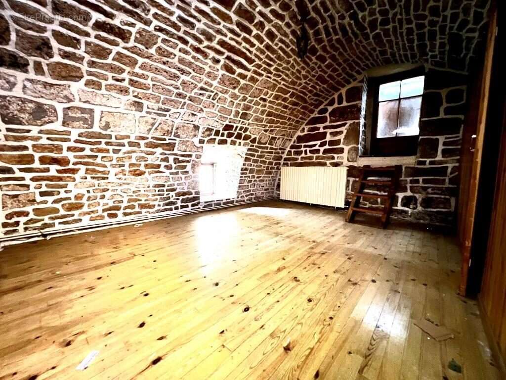 Maison à SAINT-BAUZILE