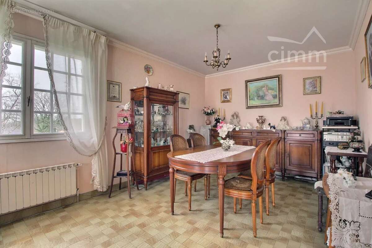 Maison à SAINT-ELOY-DE-GY