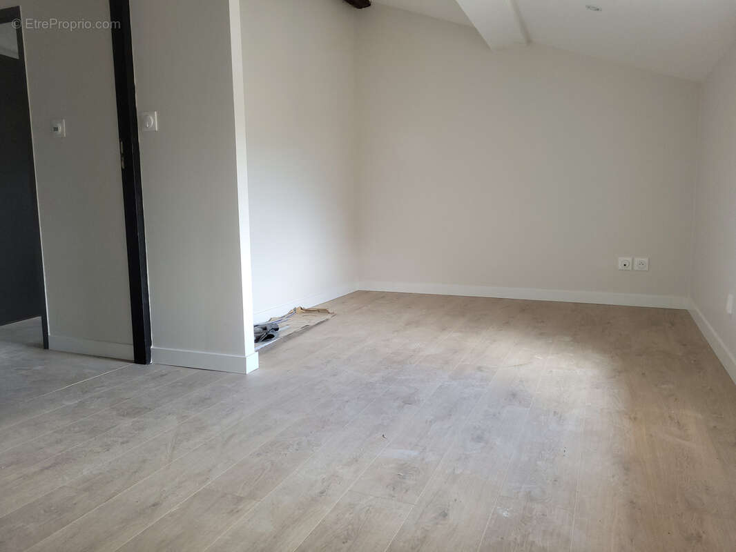 Appartement à CHAUSSAN