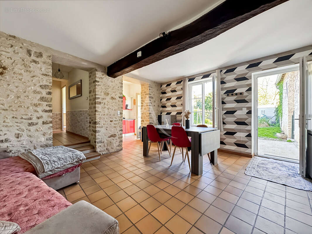 Maison à BRIERES-LES-SCELLES