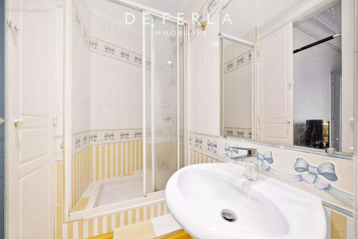 Appartement à PARIS-16E