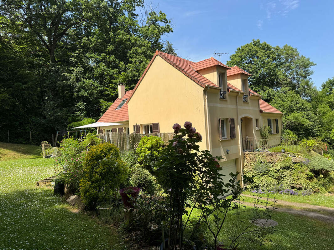 Maison à LES MESNULS