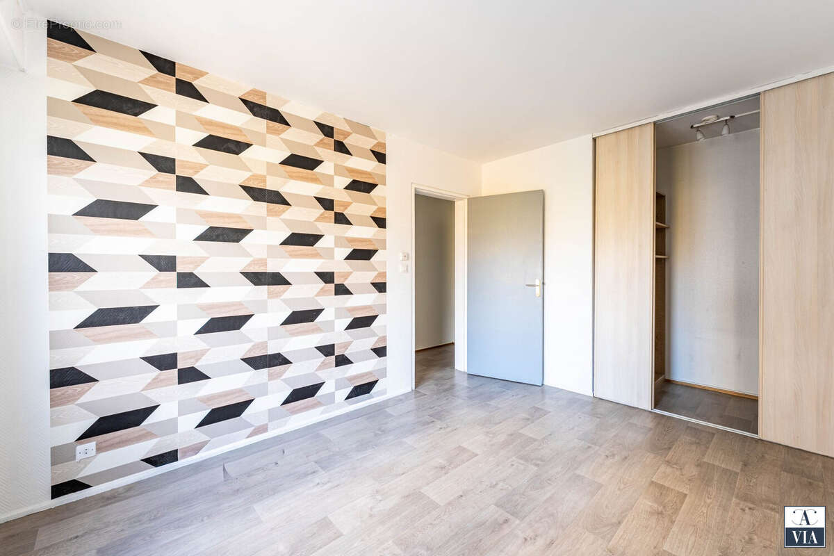 chambre avec placard - Appartement à SCHILTIGHEIM