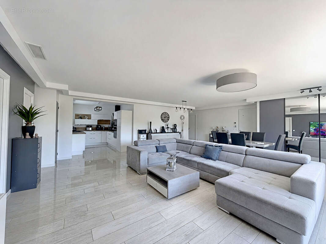 Maison à ROQUEBRUNE-SUR-ARGENS