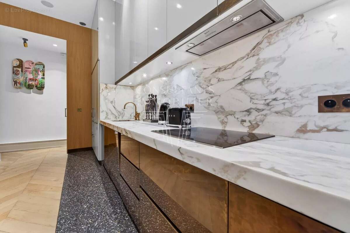 Appartement à PARIS-16E