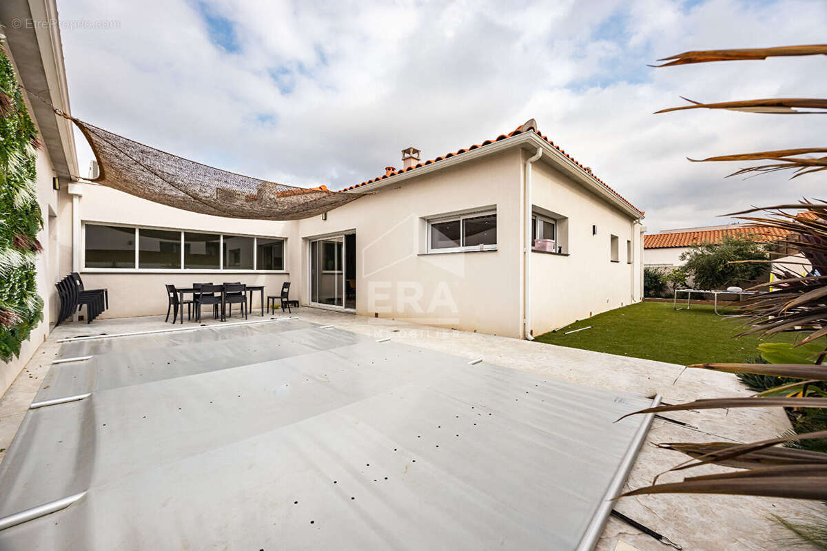 Maison à VILLELONGUE-DELS-MONTS