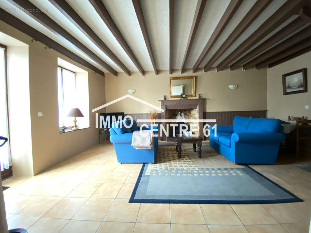 Maison à LASSAY-LES-CHATEAUX