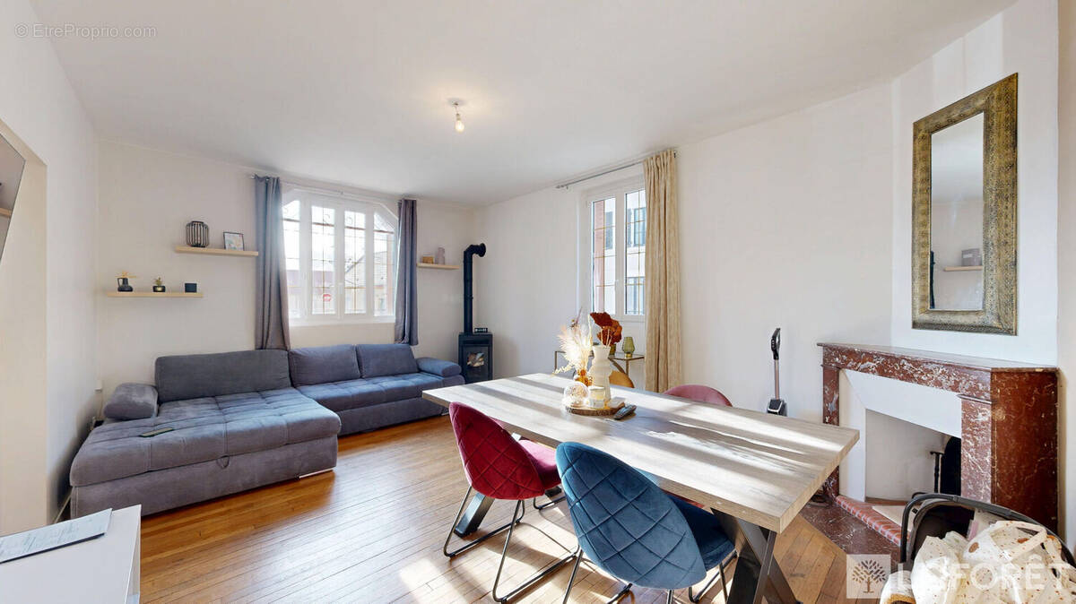 Maison à THIEL-SUR-ACOLIN