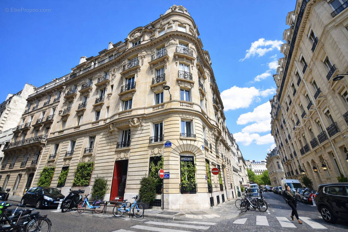 Appartement à PARIS-8E