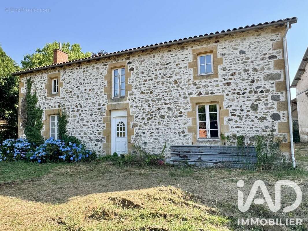 Maison 204 m² à Saint-Maurice-Des-Lions  - photo 2