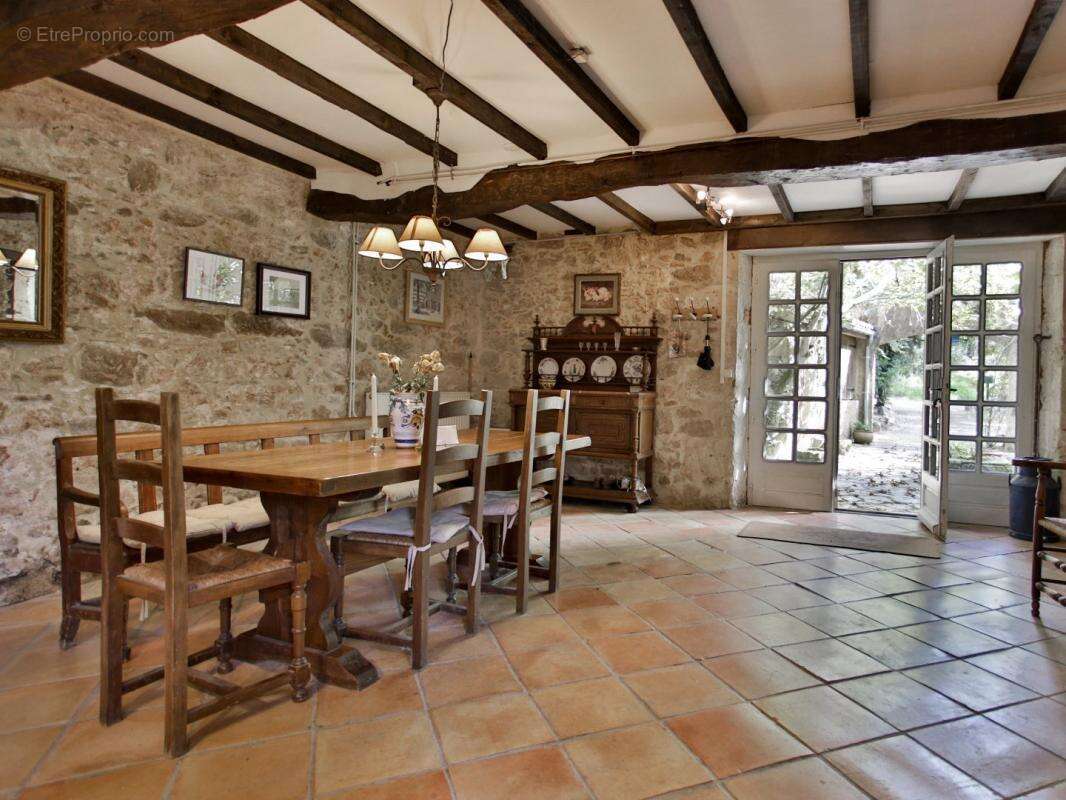 Maison à VIC-FEZENSAC