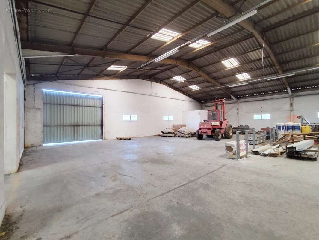 Commerce à SAINT-MAURICE-DE-CAZEVIEILLE