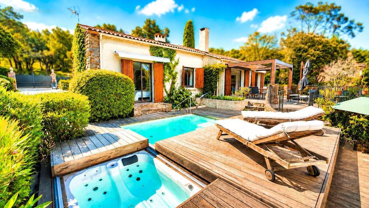 Maison 5 pièces / 106 m² / Studio /1 400 000 EUR / BORMES-LES-MIMOSAS - photo 2