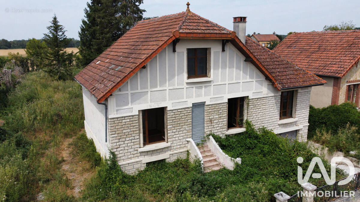 Photo 1 - Maison à MAIZIERES-LA-GRANDE-PAROISSE