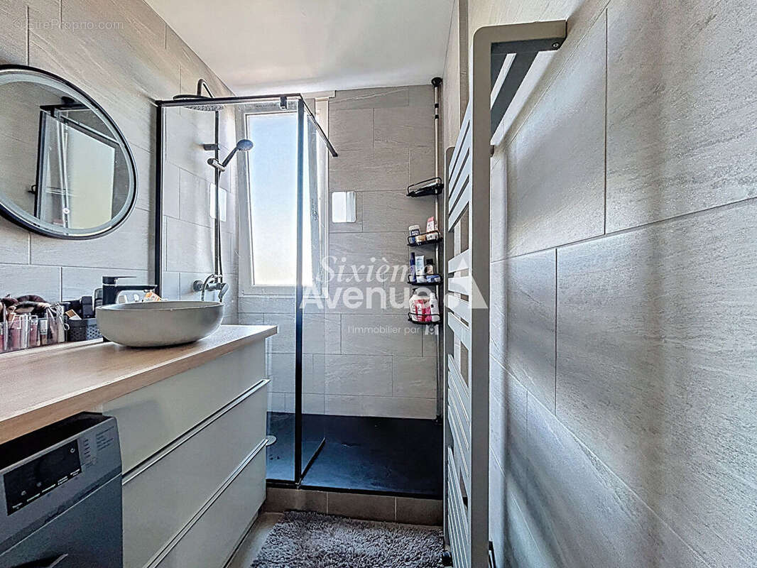 Appartement à DECINES-CHARPIEU