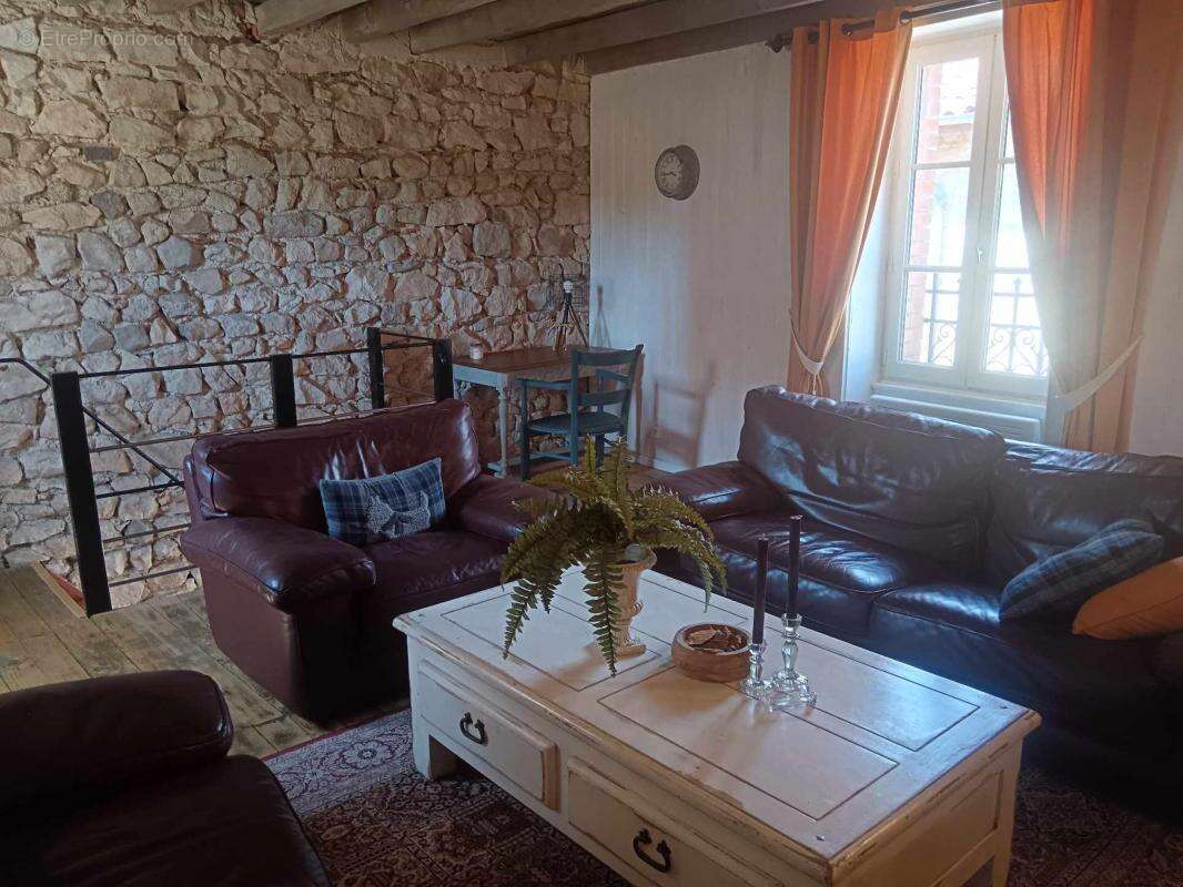 Maison à SAINT-BONNET-LE-CHATEAU