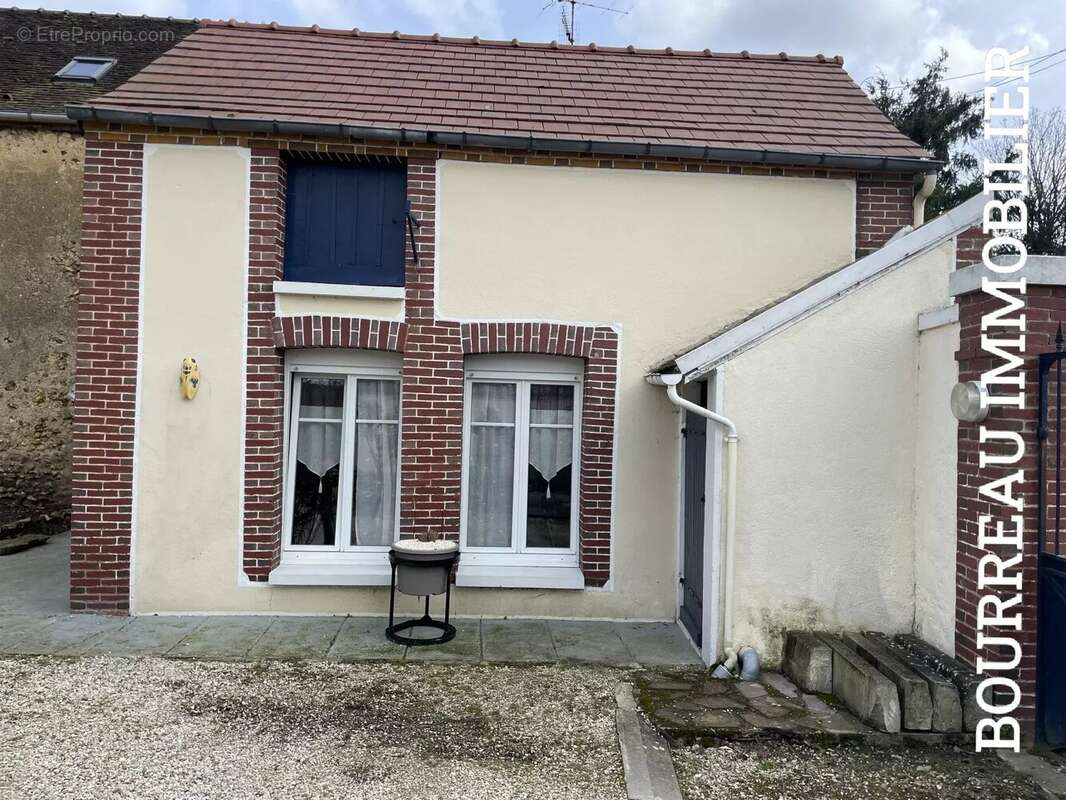 Maison à VILLENEUVE-SUR-YONNE