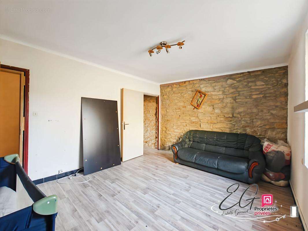 Maison de caractère traversante avec terrasse, atelier et vaste garage - photo 7
