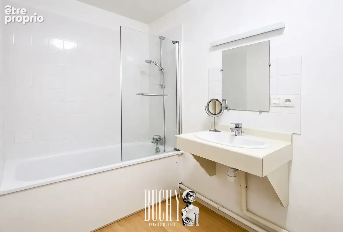 LA CHAUME - Appartement Duplex T4 de 80 m2 avec parking - proximité quai - photo 7