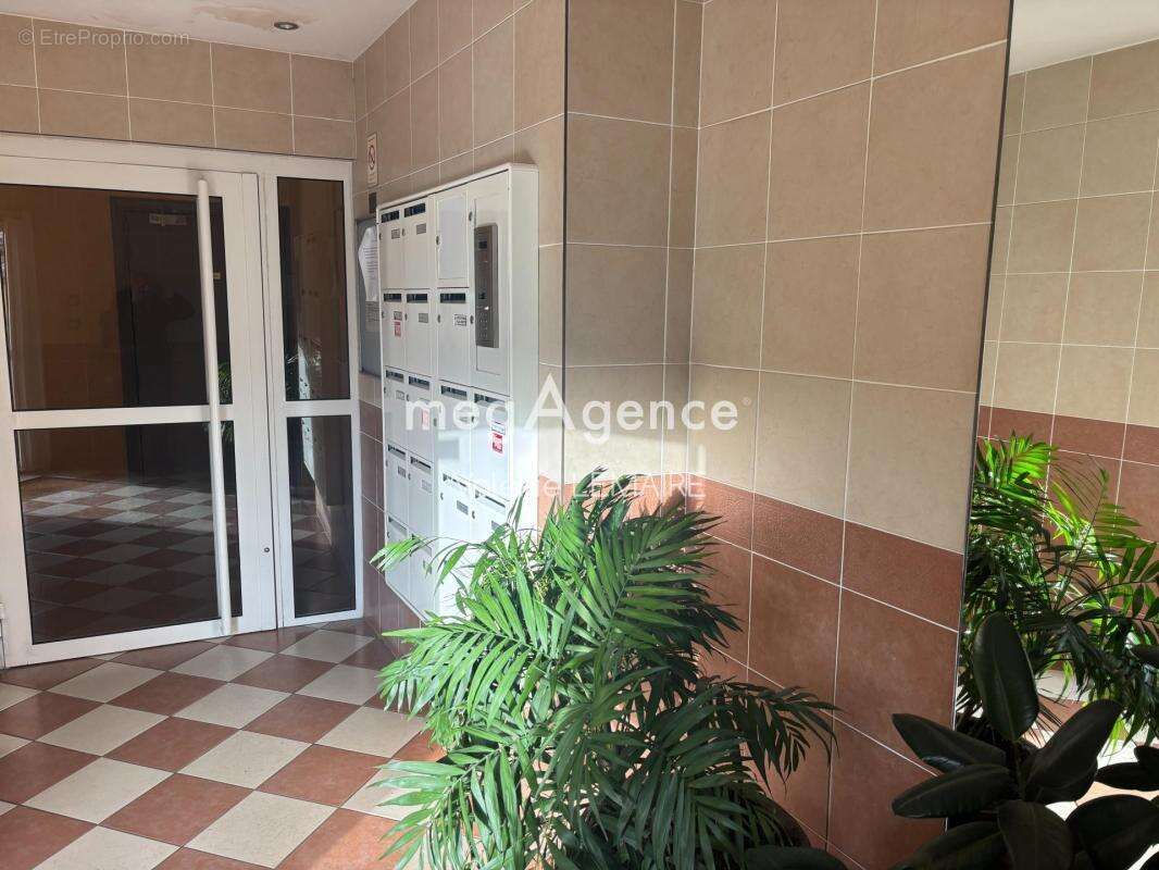 Appartement à MANDRES-LES-ROSES