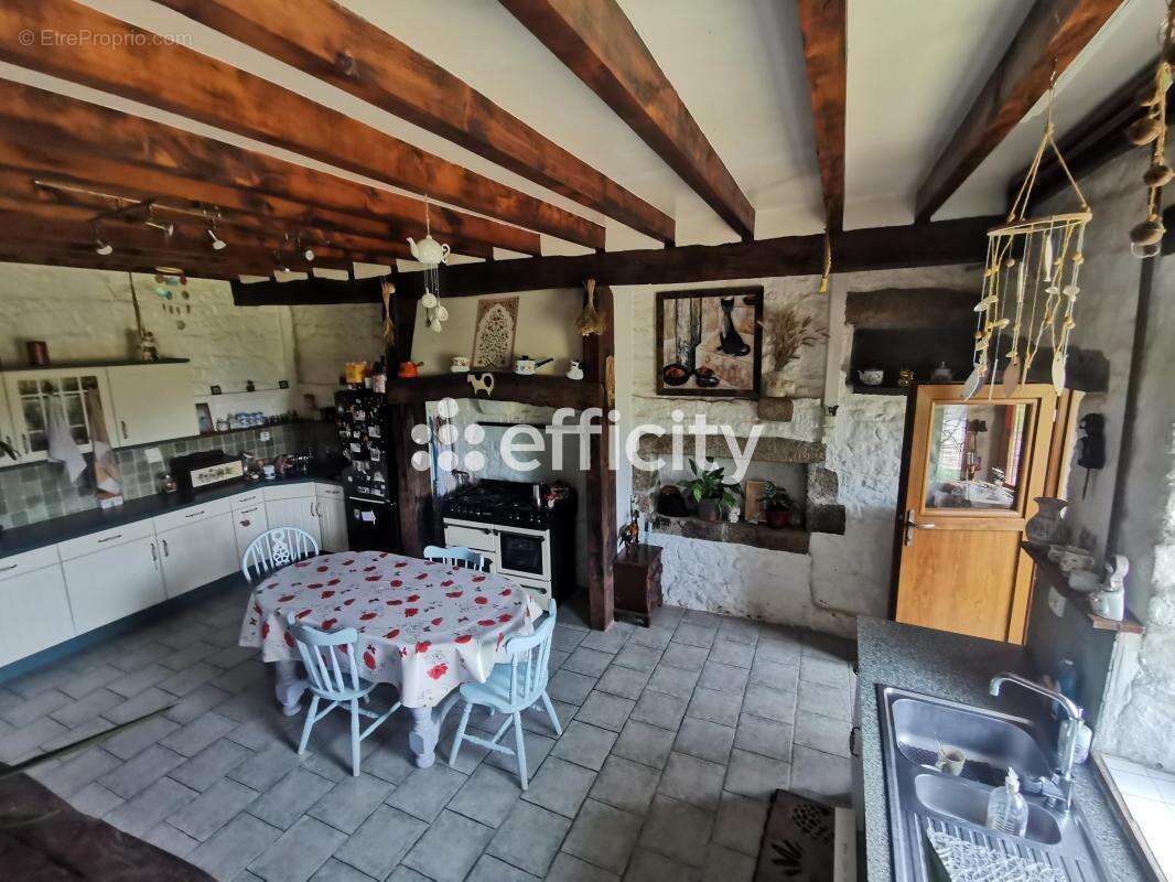 Maison à SAINT-SEVER-CALVADOS