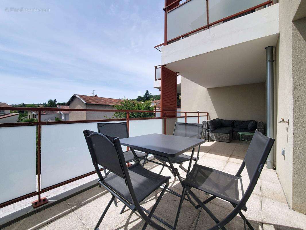 Appartement à CHUZELLES