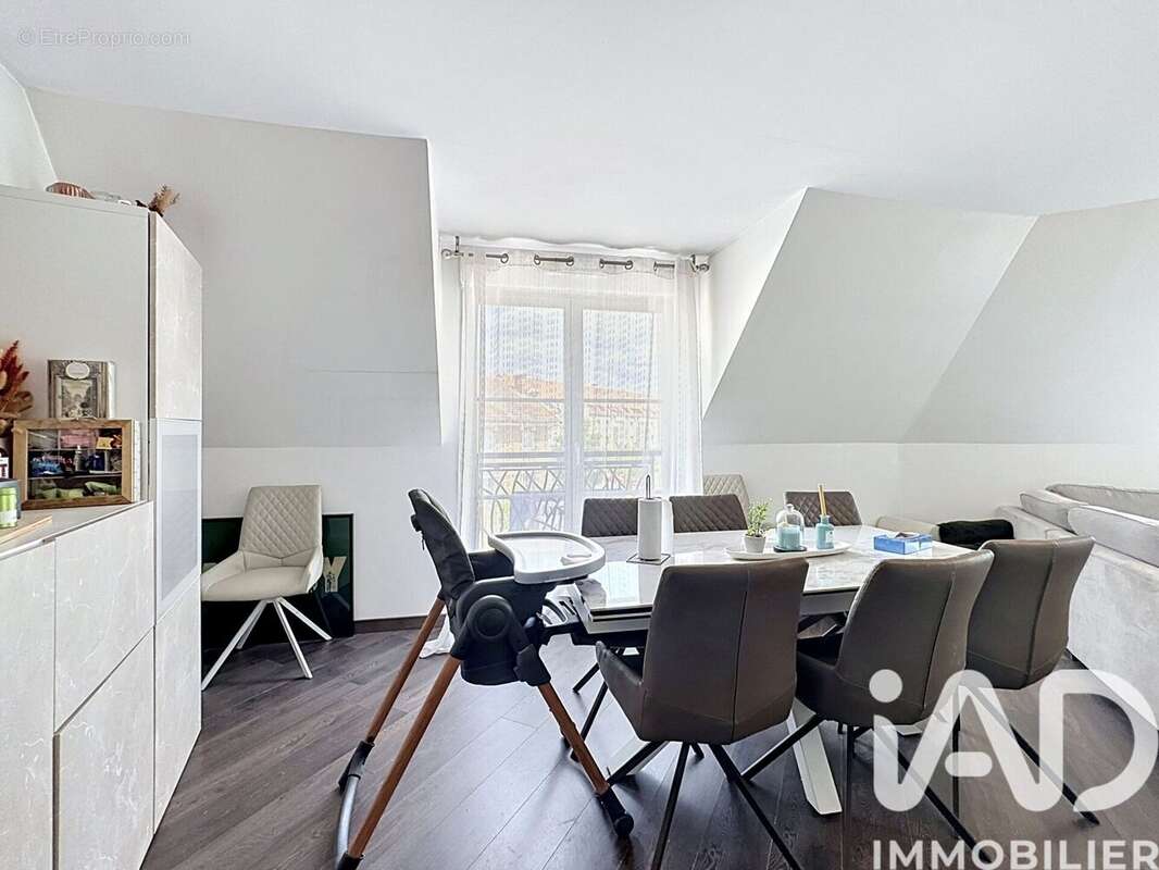 Photo 2 - Appartement à MOISSY-CRAMAYEL