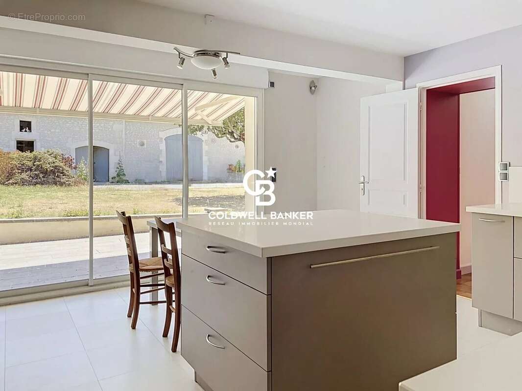 Vente Propriété de Charme : Ancienne Propriété Viticole de 275 m² avec Piscine - photo 9