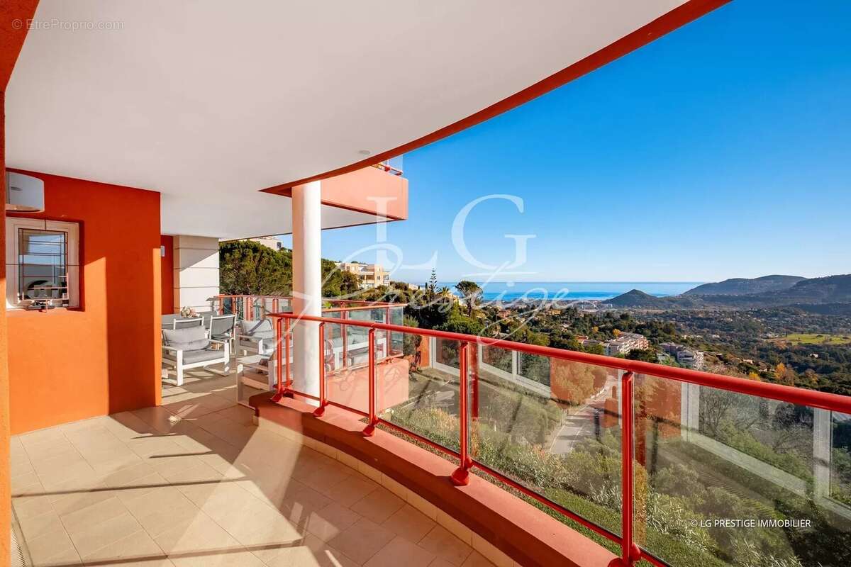 Appartement à MANDELIEU-LA-NAPOULE