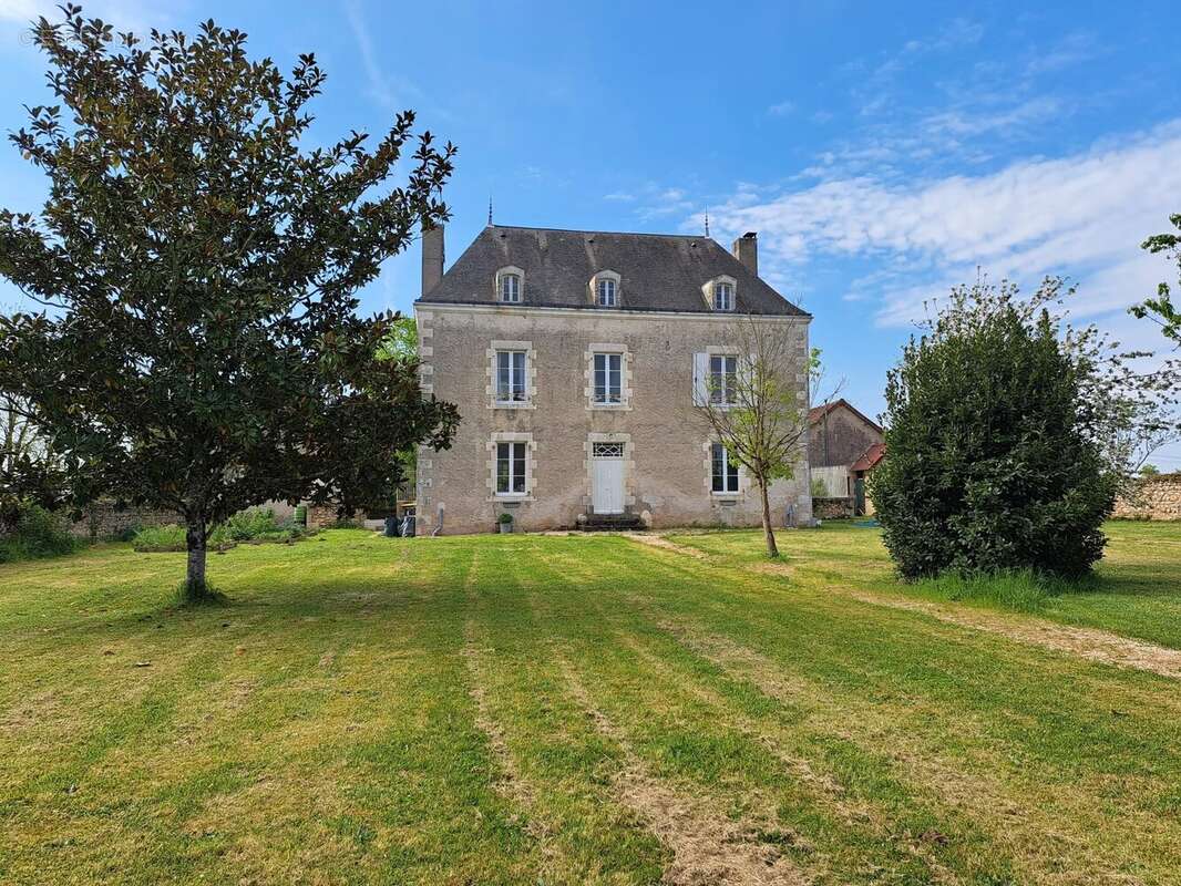 Maison à MONTMORILLON