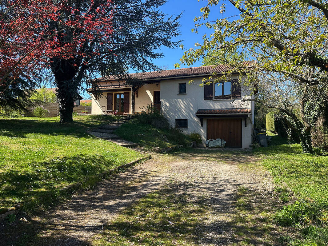 Maison à GREZIEU-LA-VARENNE