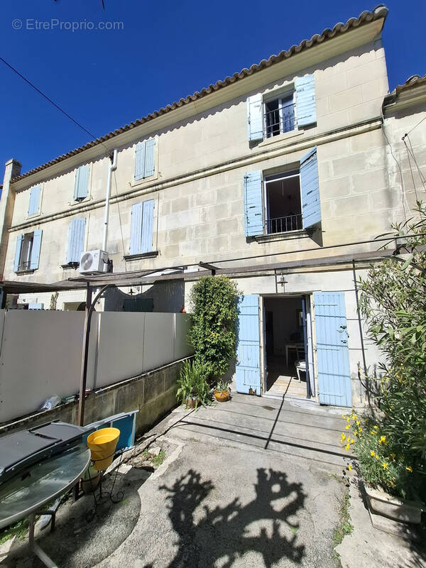 Maison à FONTVIEILLE