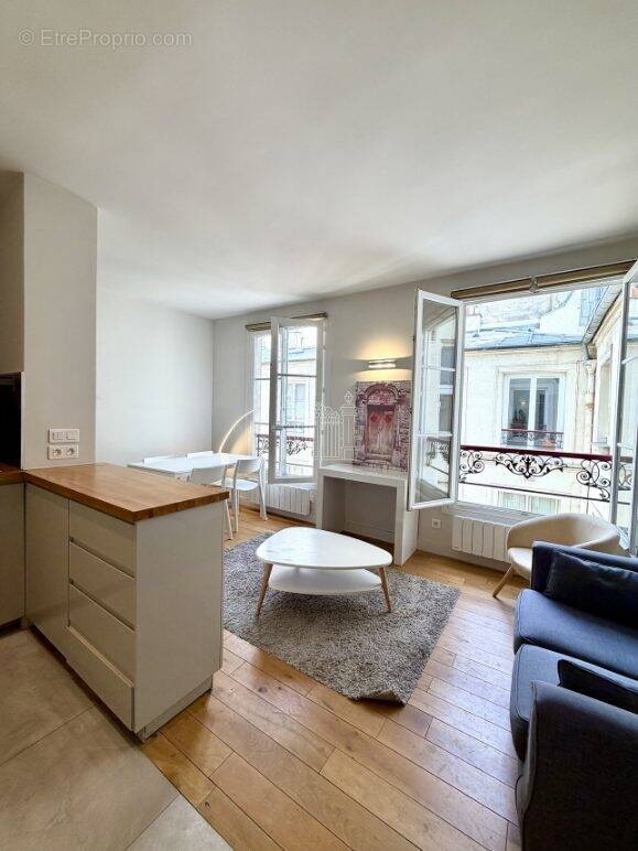 Appartement à PARIS-7E