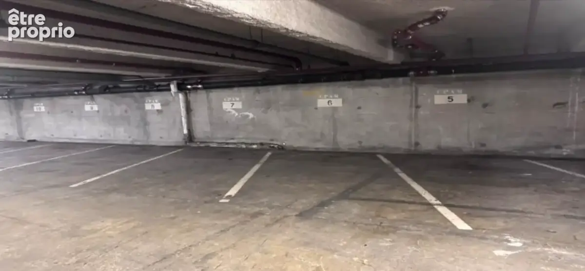 Parking à PARIS-18E