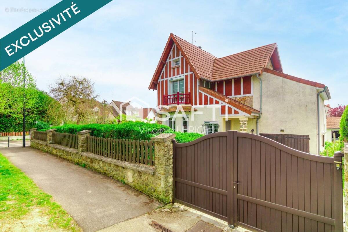 Photo 1 - Maison à LE MESNIL-SAINT-DENIS