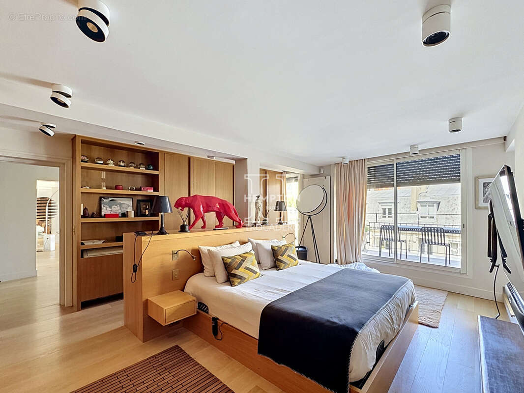 Appartement à PARIS-16E