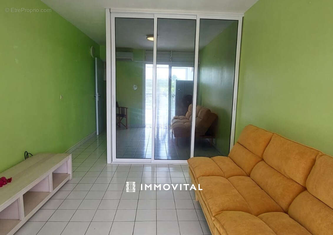 À VENDRE   Studio avec petite vue mer   Résidence sécurisée au Moule - photo 3