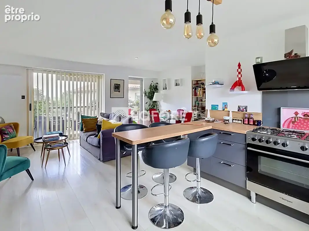 RARE  Appartement 4 pièces,  rénové 2021 avec balcon , Petite copropriété , Reyrieux - photo 8