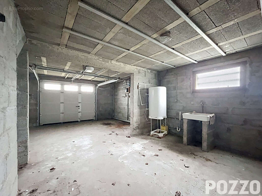 A vendre : Maison de 102m² à rénover à Bréville-sur-Mer (50290) - photo 15