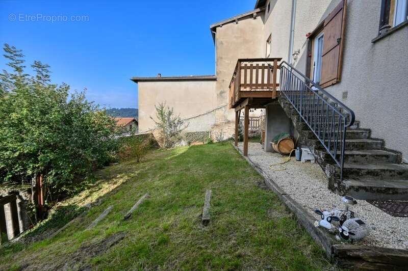 Maison à COURZIEU