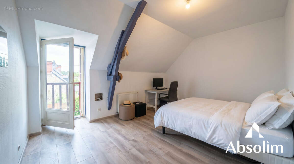 Maison 206 m² à Maze  - photo 8